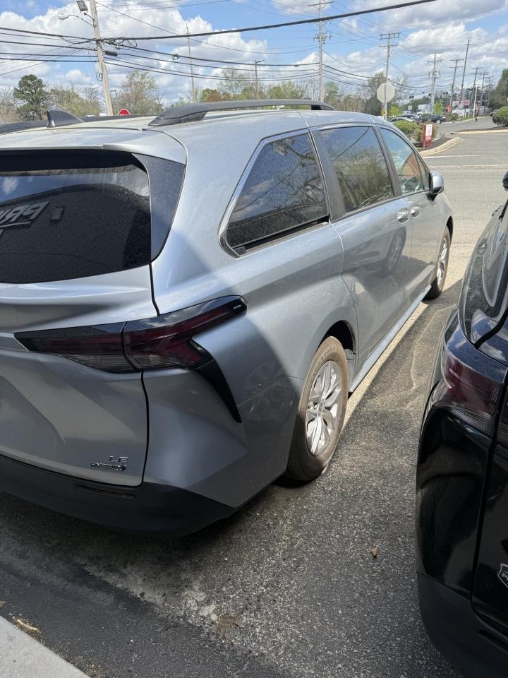 Toyota Sienna LE FWD 8-Passenger (Natl) 2023