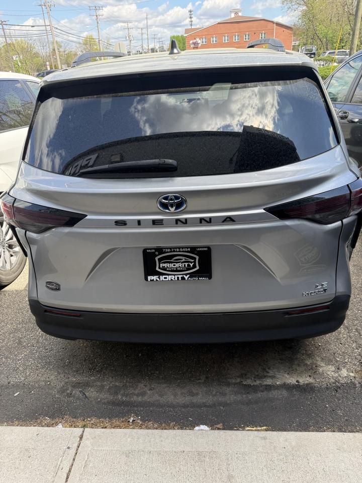 Toyota Sienna LE FWD 8-Passenger (Natl) 2023
