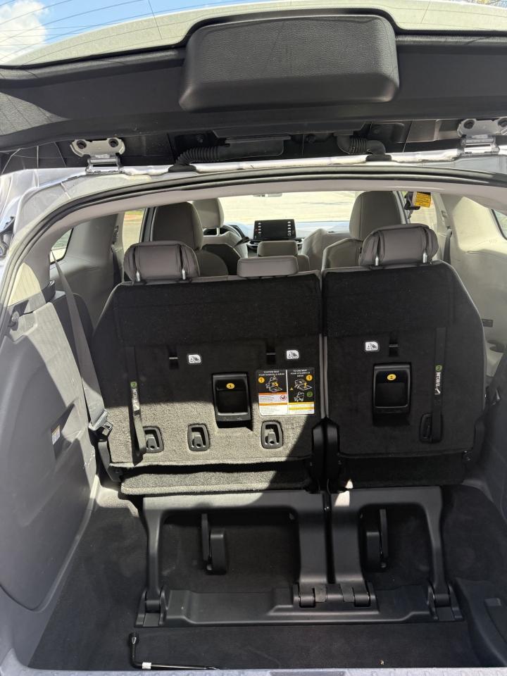 Toyota Sienna LE FWD 8-Passenger (Natl) 2023