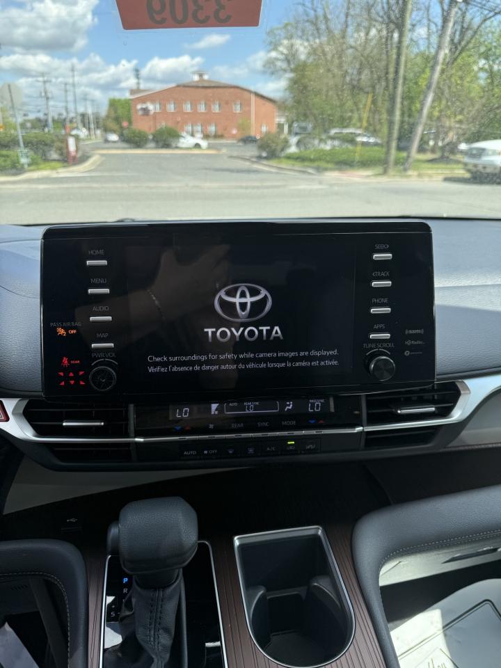 Toyota Sienna LE FWD 8-Passenger (Natl) 2023