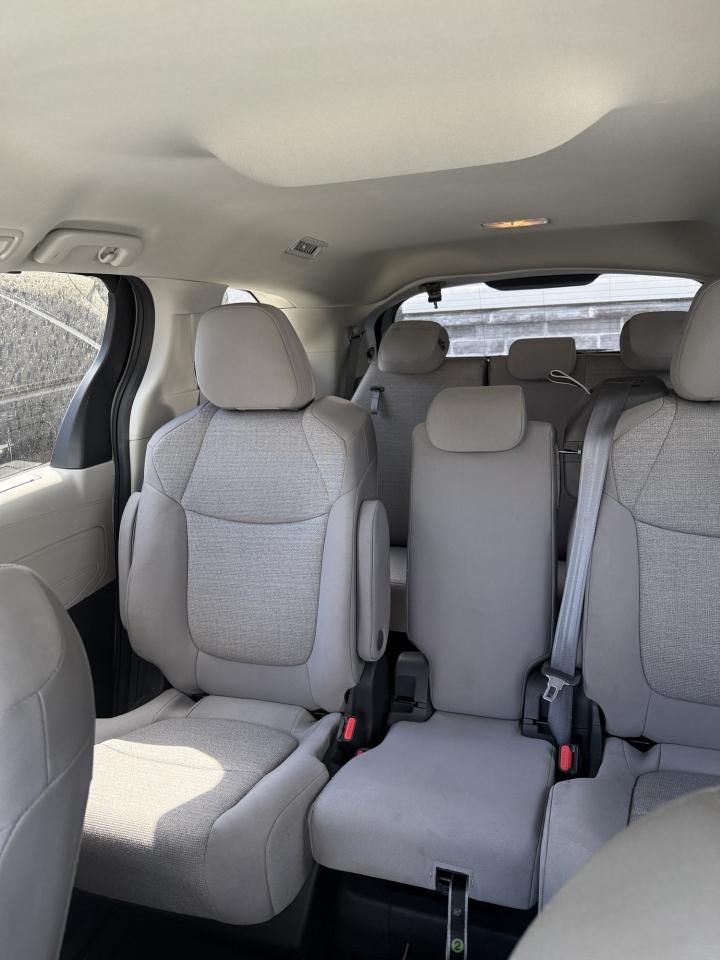 Toyota Sienna LE FWD 8-Passenger (Natl) 2023