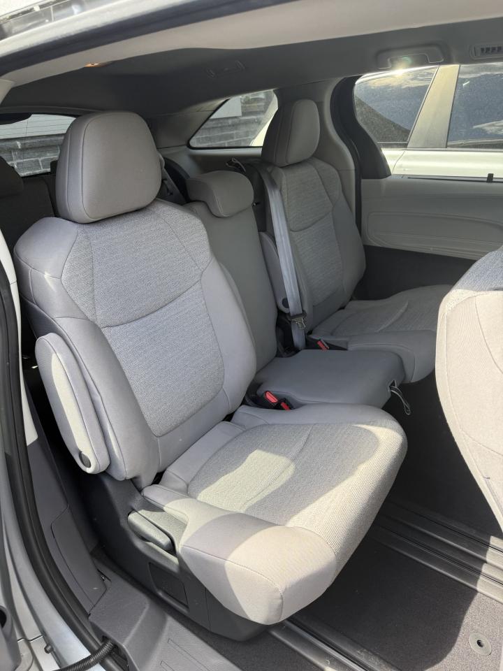 Toyota Sienna LE FWD 8-Passenger (Natl) 2023