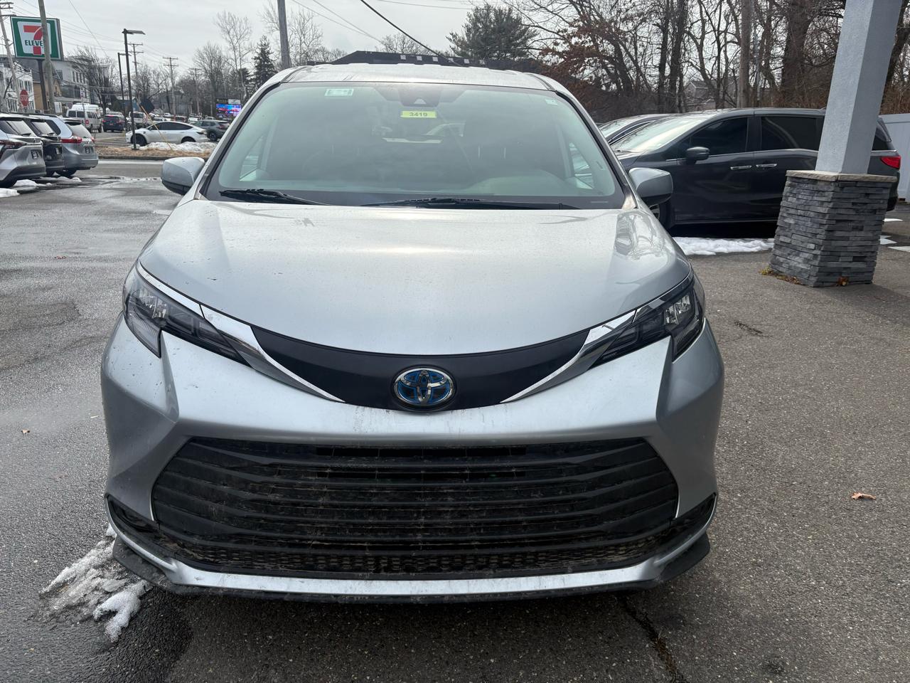 Toyota Sienna LE AWD 8-Passenger (Natl) 2024