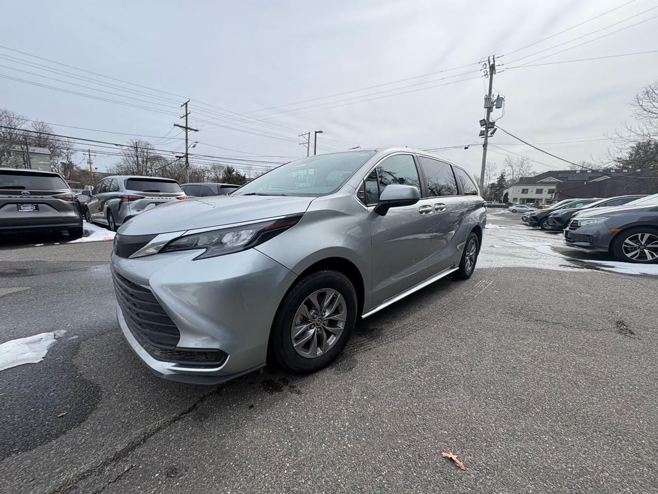 Toyota Sienna LE AWD 8-Passenger (Natl) 2024