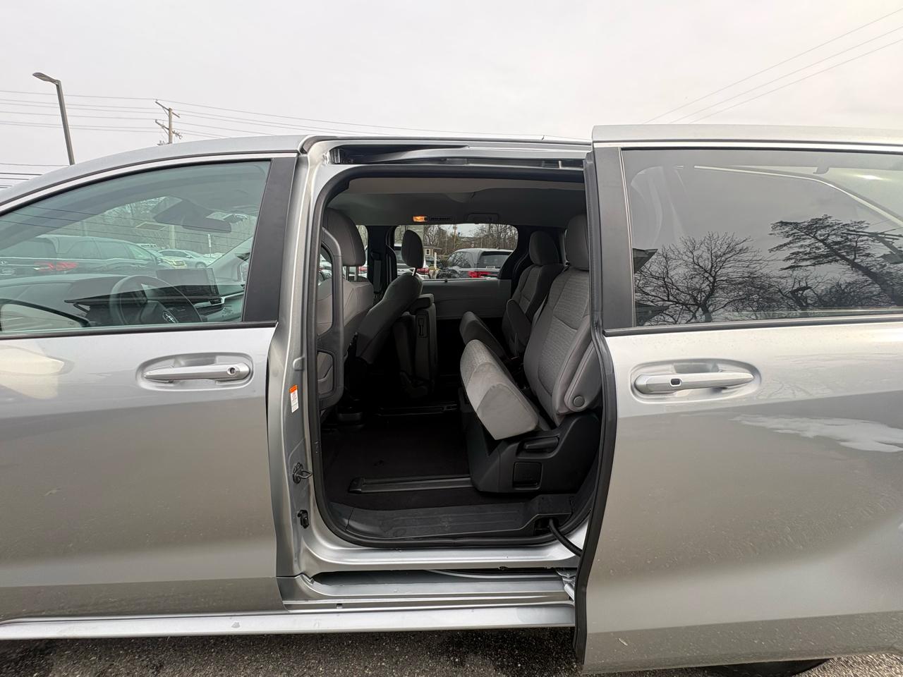 Toyota Sienna LE AWD 8-Passenger (Natl) 2024