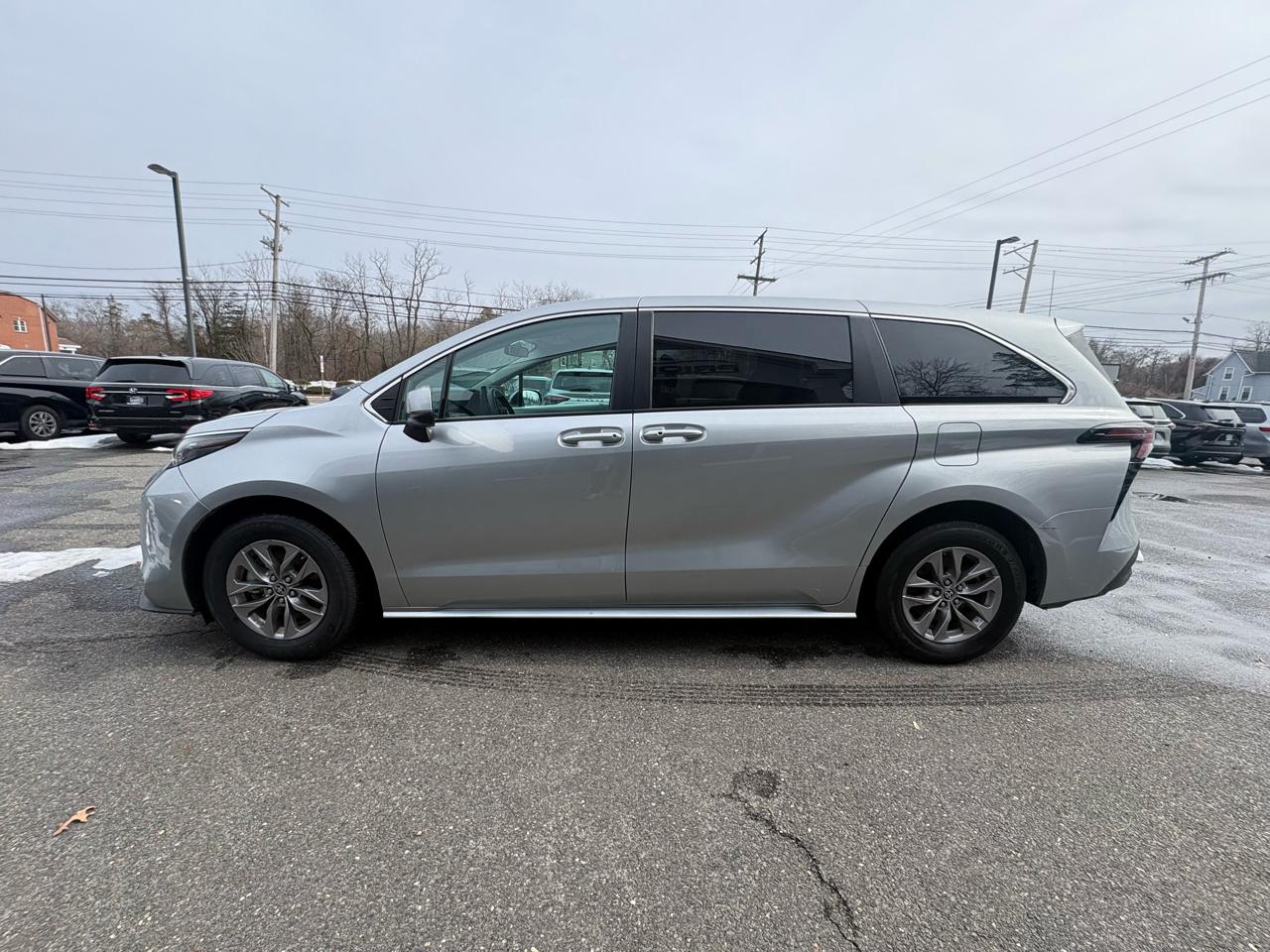 Toyota Sienna LE AWD 8-Passenger (Natl) 2024