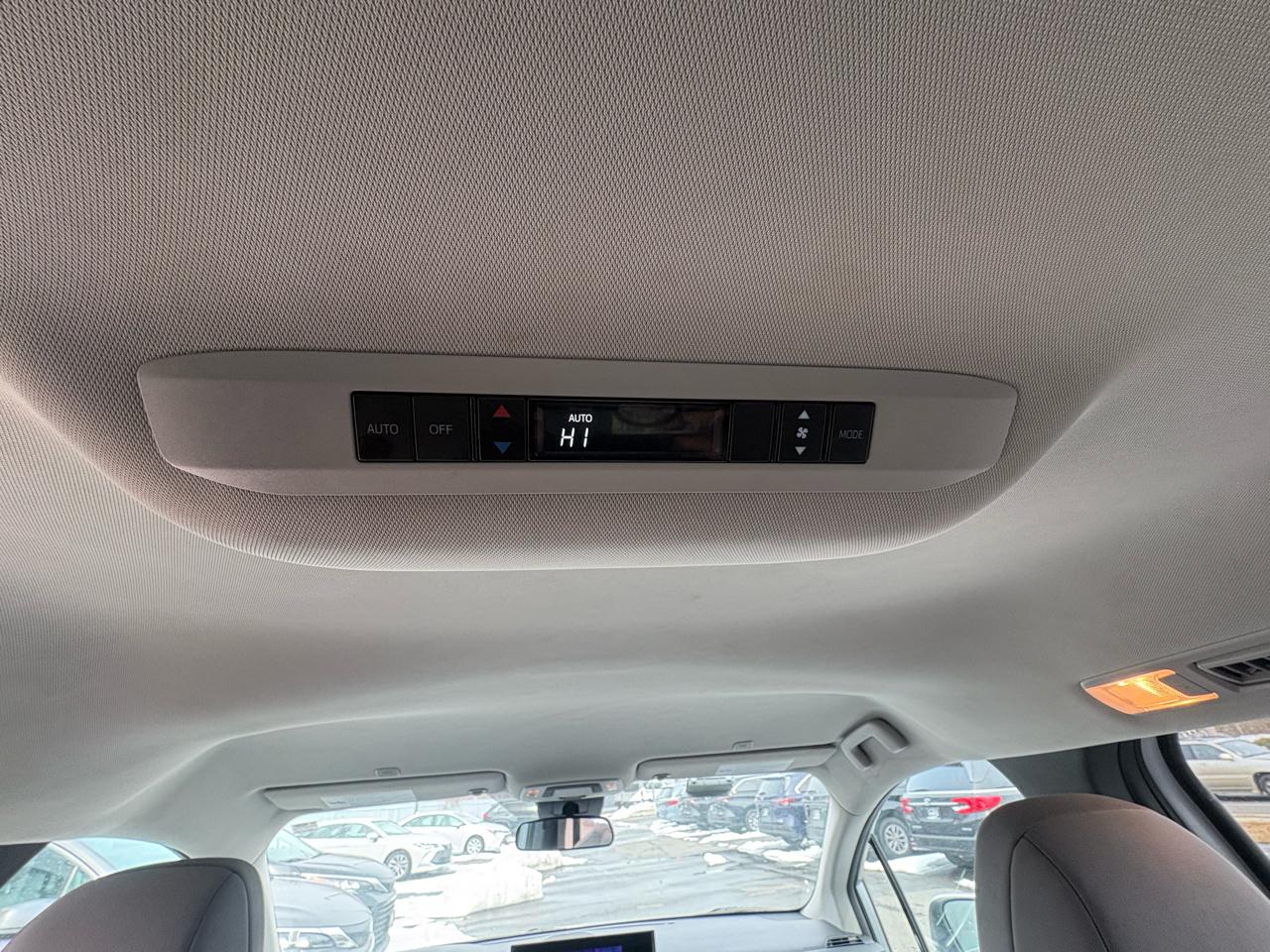 Toyota Sienna LE AWD 8-Passenger (Natl) 2024