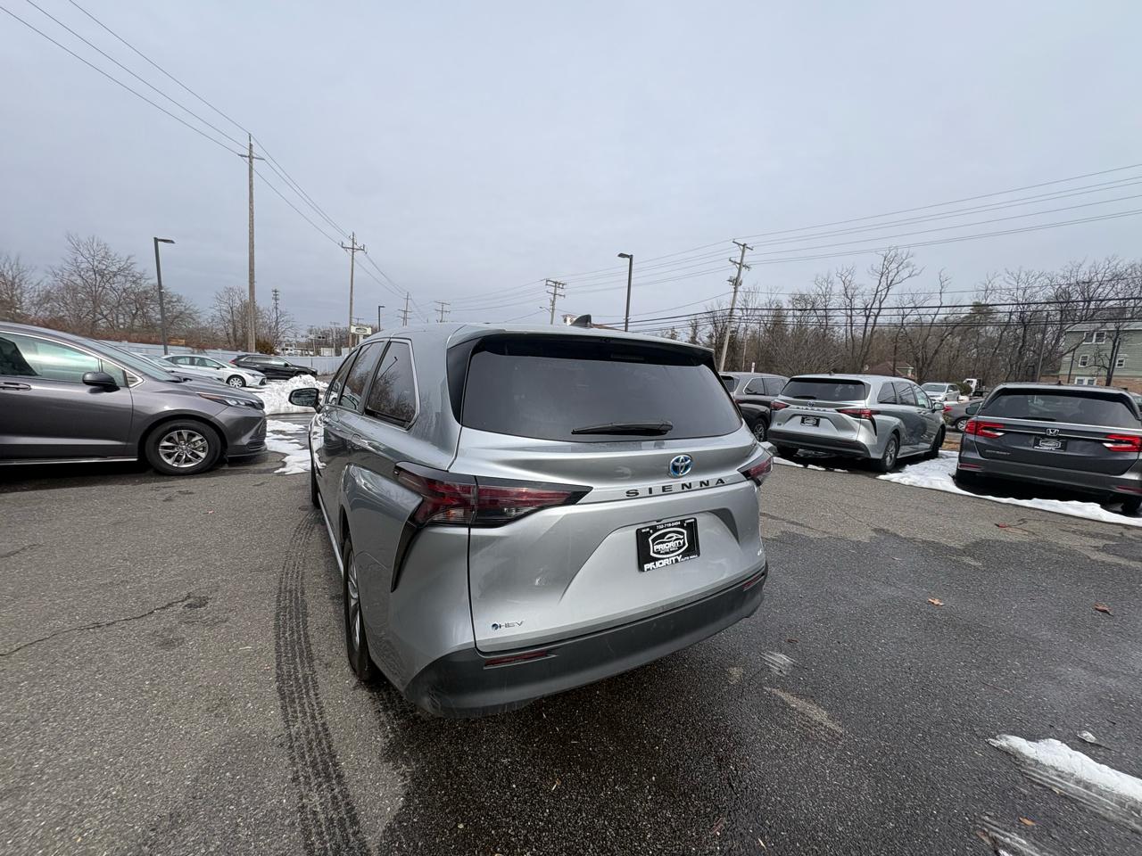 Toyota Sienna LE AWD 8-Passenger (Natl) 2024