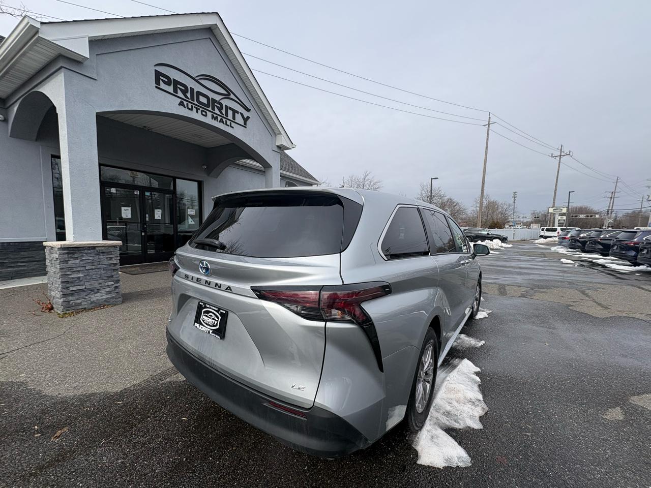 Toyota Sienna LE AWD 8-Passenger (Natl) 2024
