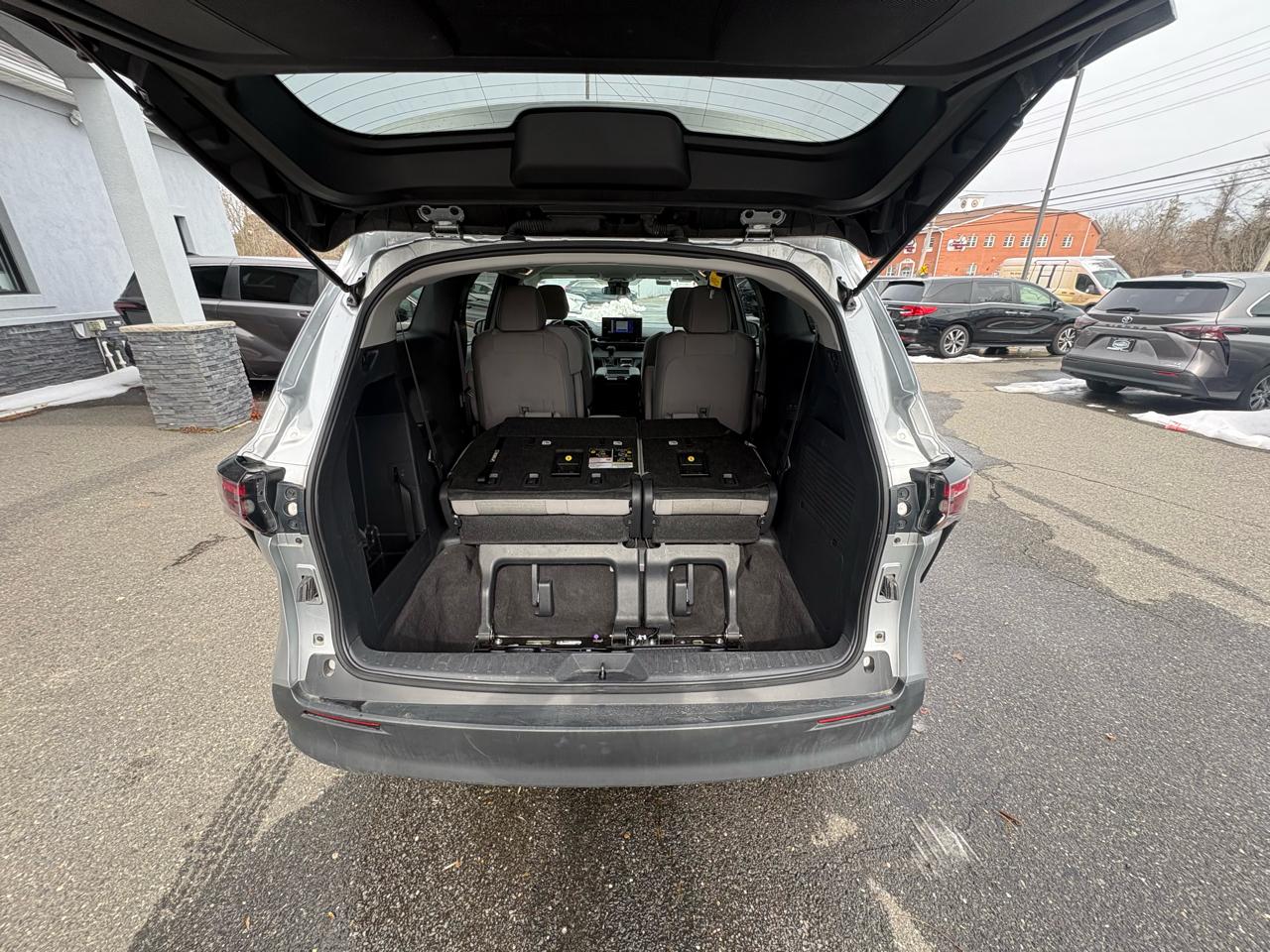 Toyota Sienna LE AWD 8-Passenger (Natl) 2024