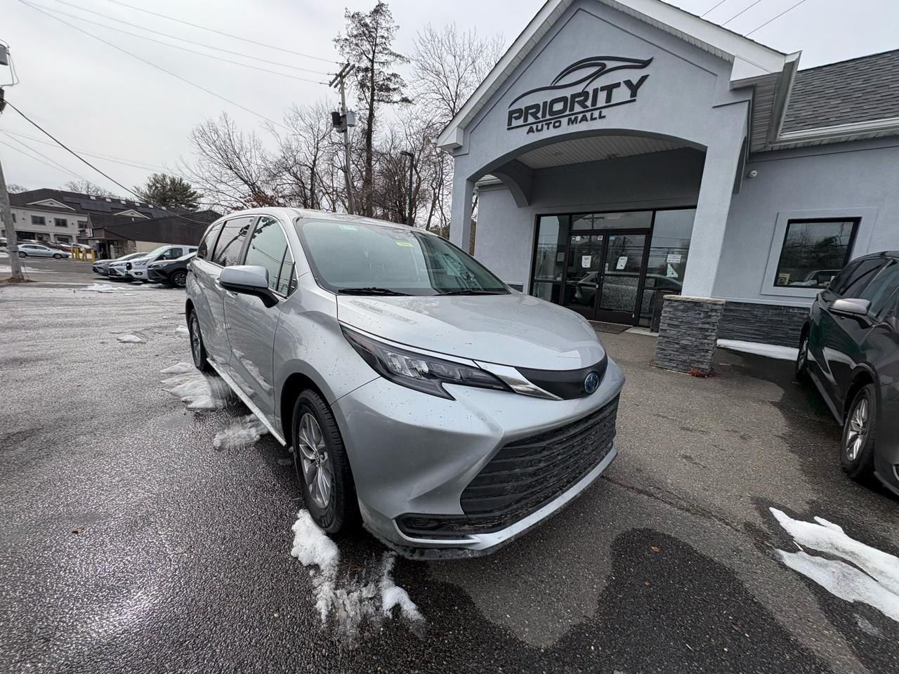 Toyota Sienna LE AWD 8-Passenger (Natl) 2024