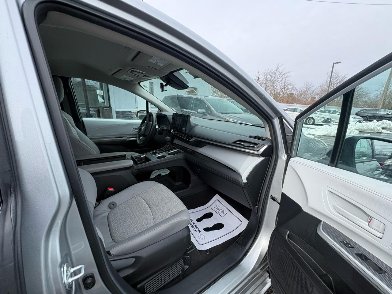 Toyota Sienna LE AWD 8-Passenger (Natl) 2024