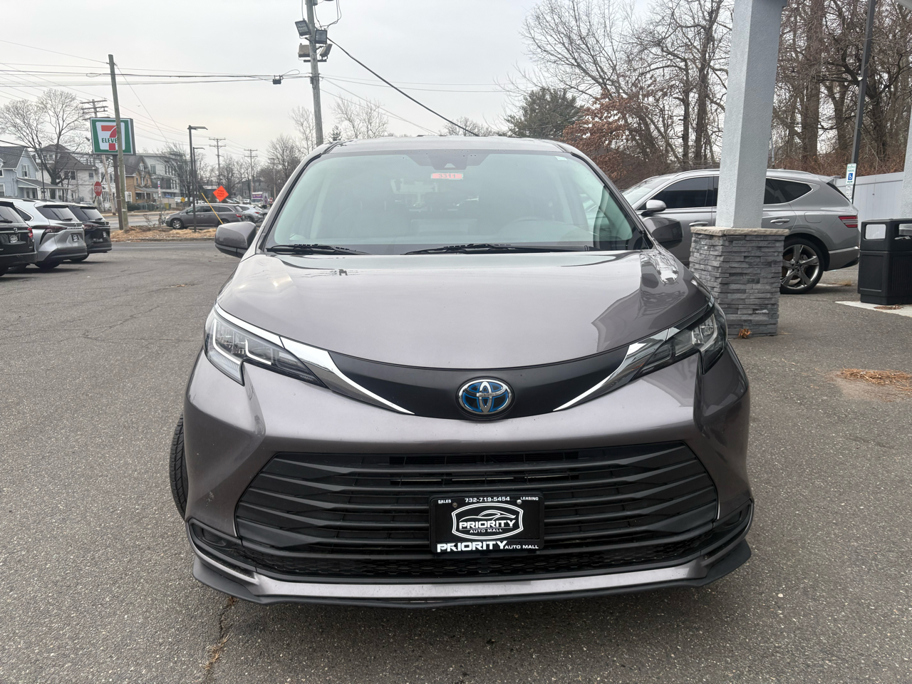 Toyota Sienna LE FWD 8-Passenger (Natl) 2021