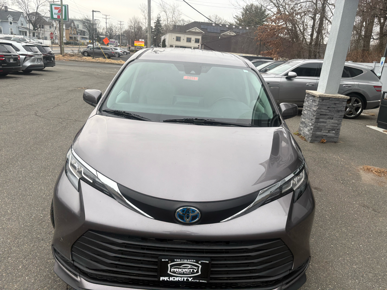 Toyota Sienna LE FWD 8-Passenger (Natl) 2021