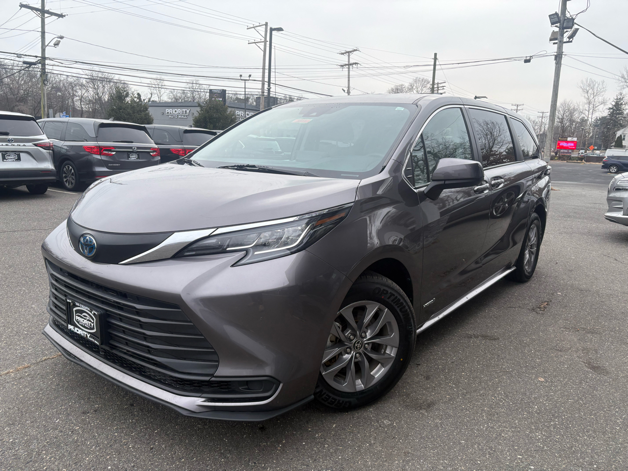 Toyota Sienna LE FWD 8-Passenger (Natl) 2021