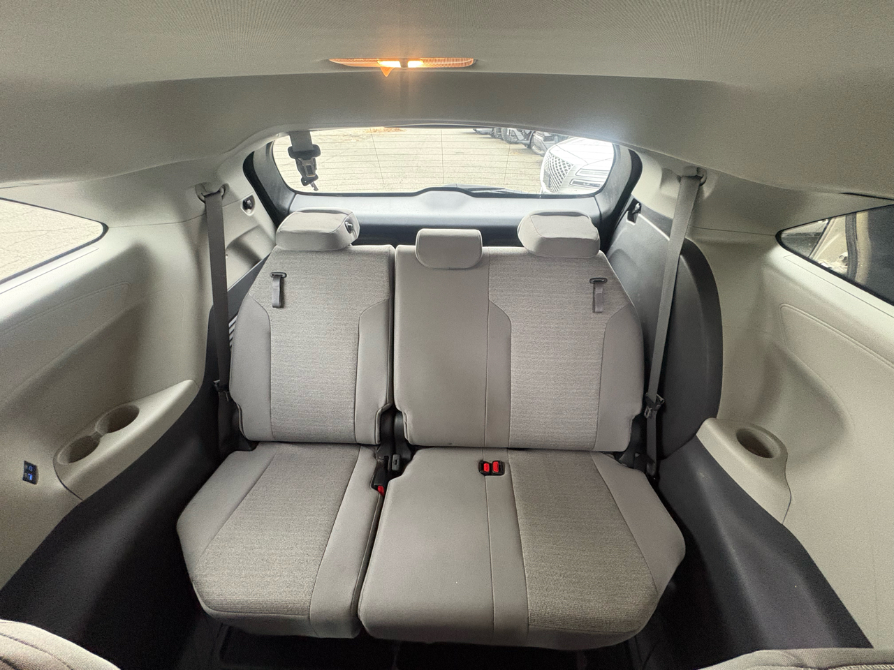 Toyota Sienna LE FWD 8-Passenger (Natl) 2021