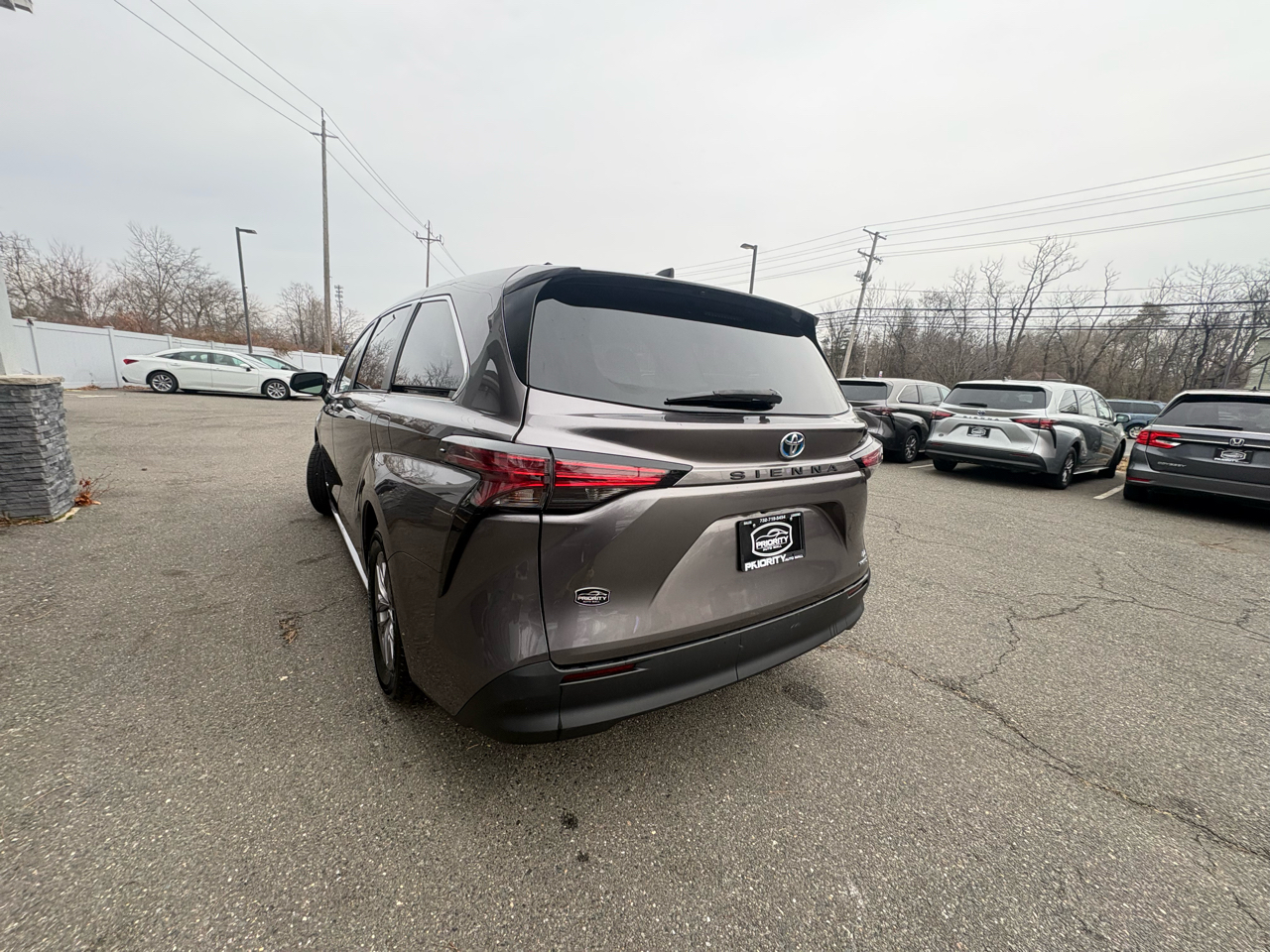 Toyota Sienna LE FWD 8-Passenger (Natl) 2021