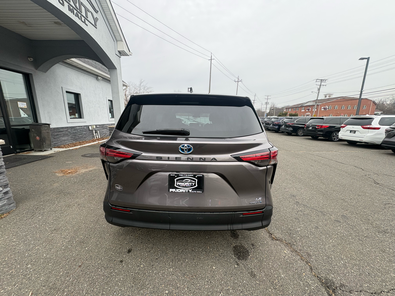 Toyota Sienna LE FWD 8-Passenger (Natl) 2021