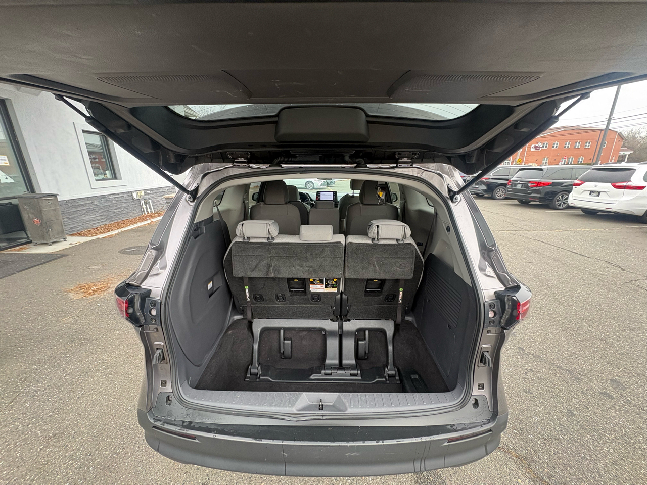 Toyota Sienna LE FWD 8-Passenger (Natl) 2021