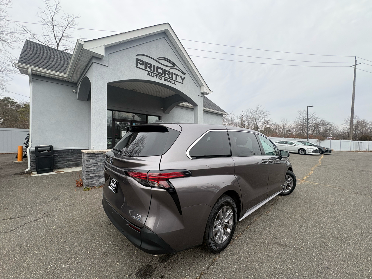 Toyota Sienna LE FWD 8-Passenger (Natl) 2021