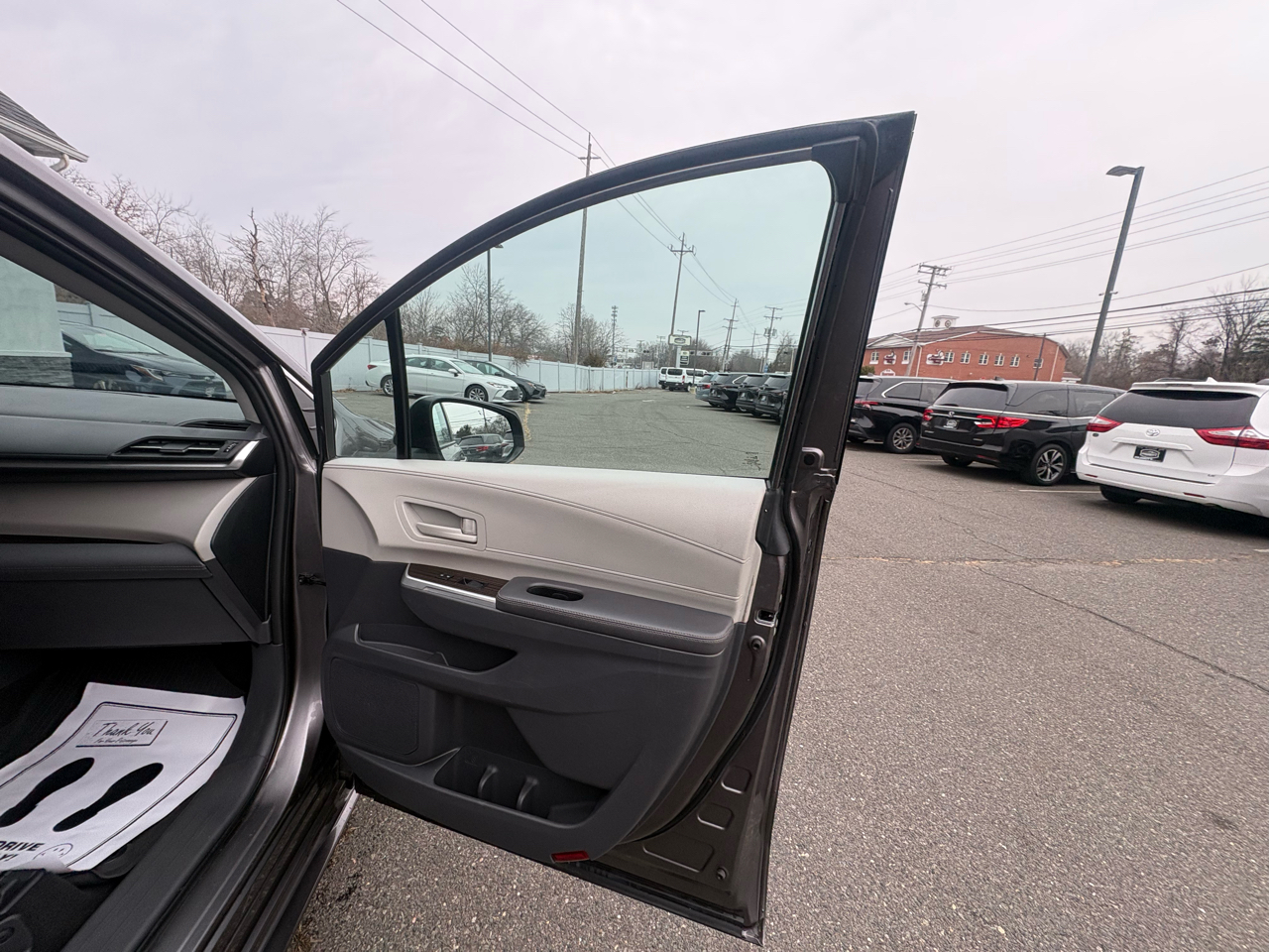 Toyota Sienna LE FWD 8-Passenger (Natl) 2021