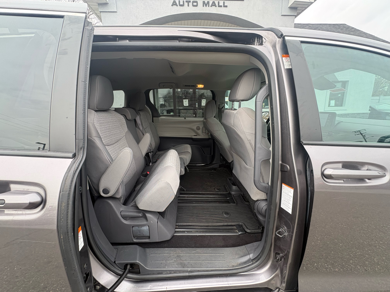 Toyota Sienna LE FWD 8-Passenger (Natl) 2021