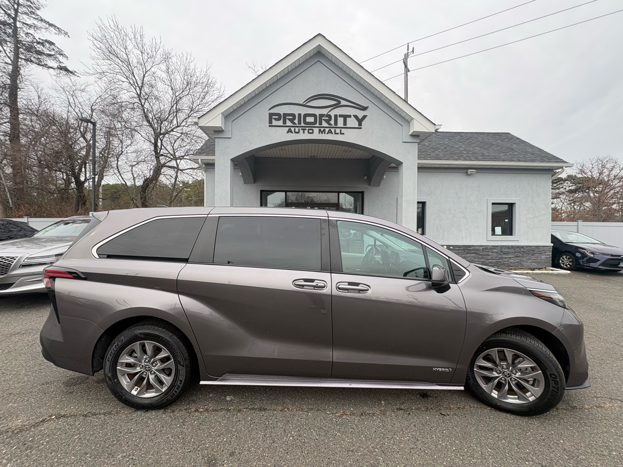 Toyota Sienna LE FWD 8-Passenger (Natl) 2021