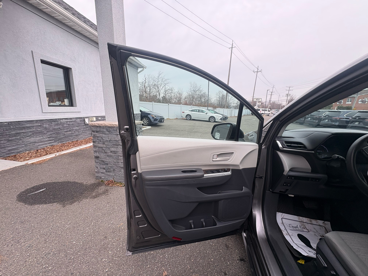 Toyota Sienna LE FWD 8-Passenger (Natl) 2021