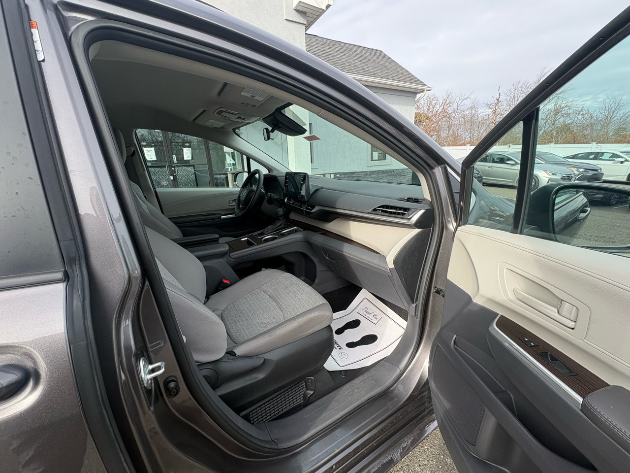 Toyota Sienna LE FWD 8-Passenger (Natl) 2021