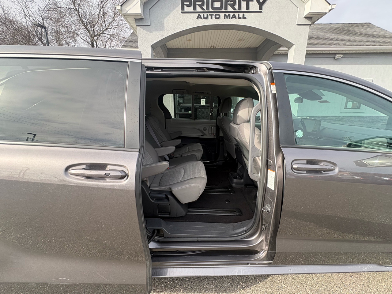 Toyota Sienna LE FWD 8-Passenger (Natl) 2021