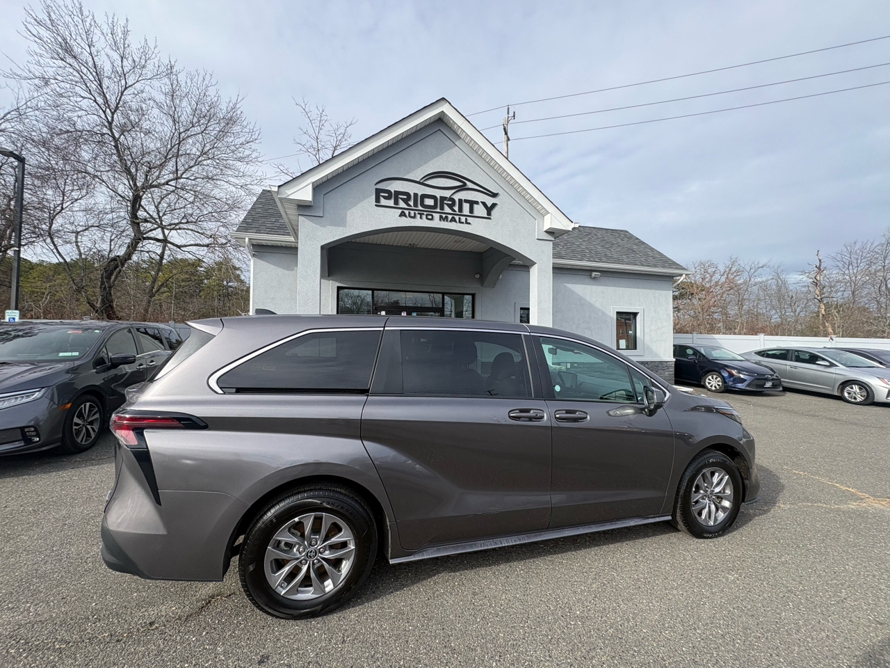 Toyota Sienna LE FWD 8-Passenger (Natl) 2021