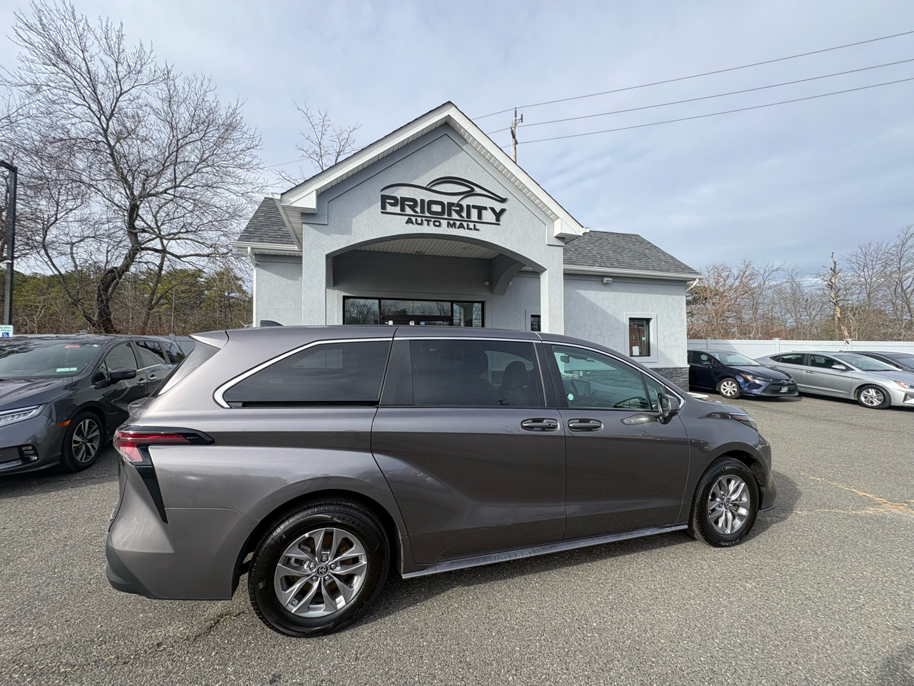 Toyota Sienna LE FWD 8-Passenger (Natl) 2021