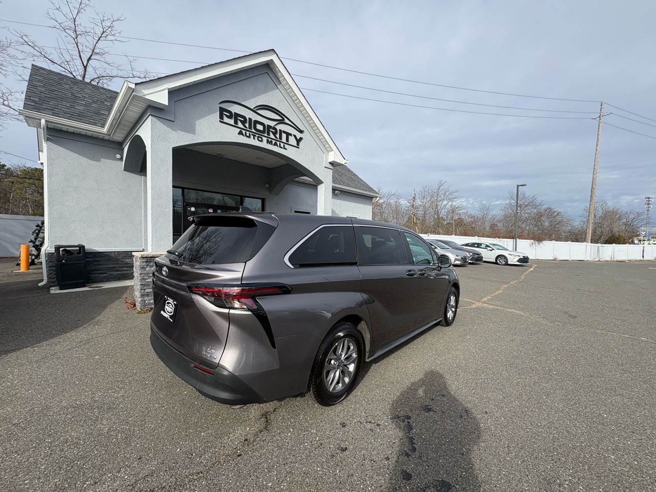 Toyota Sienna LE FWD 8-Passenger (Natl) 2021