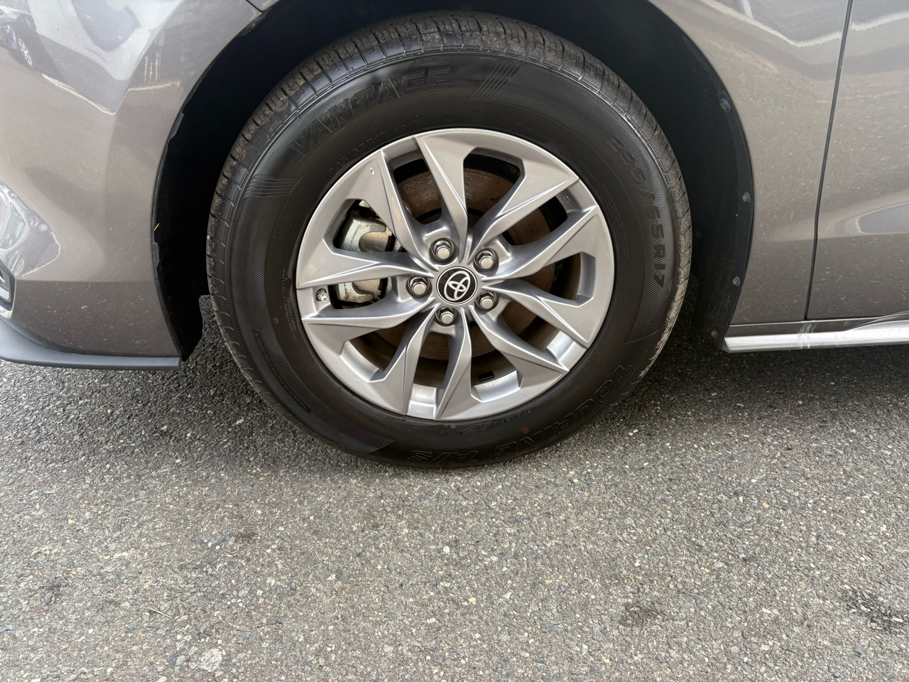 Toyota Sienna LE FWD 8-Passenger (Natl) 2021