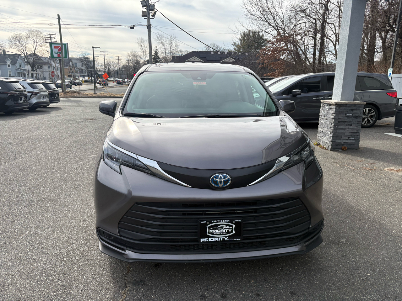Toyota Sienna LE FWD 8-Passenger (Natl) 2021