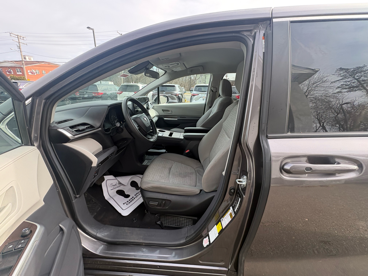 Toyota Sienna LE FWD 8-Passenger (Natl) 2021