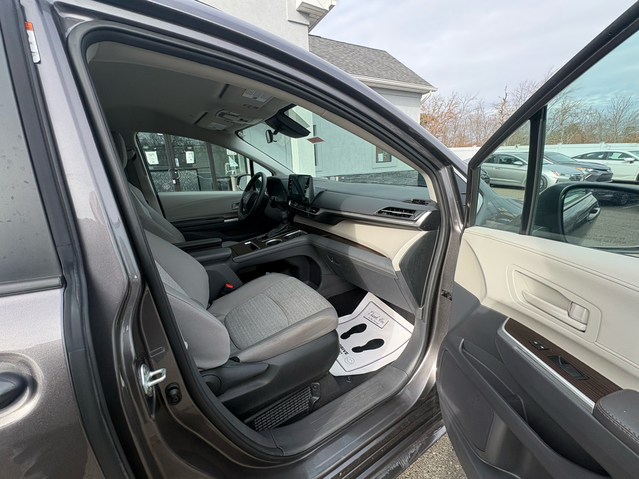 Toyota Sienna LE FWD 8-Passenger (Natl) 2021