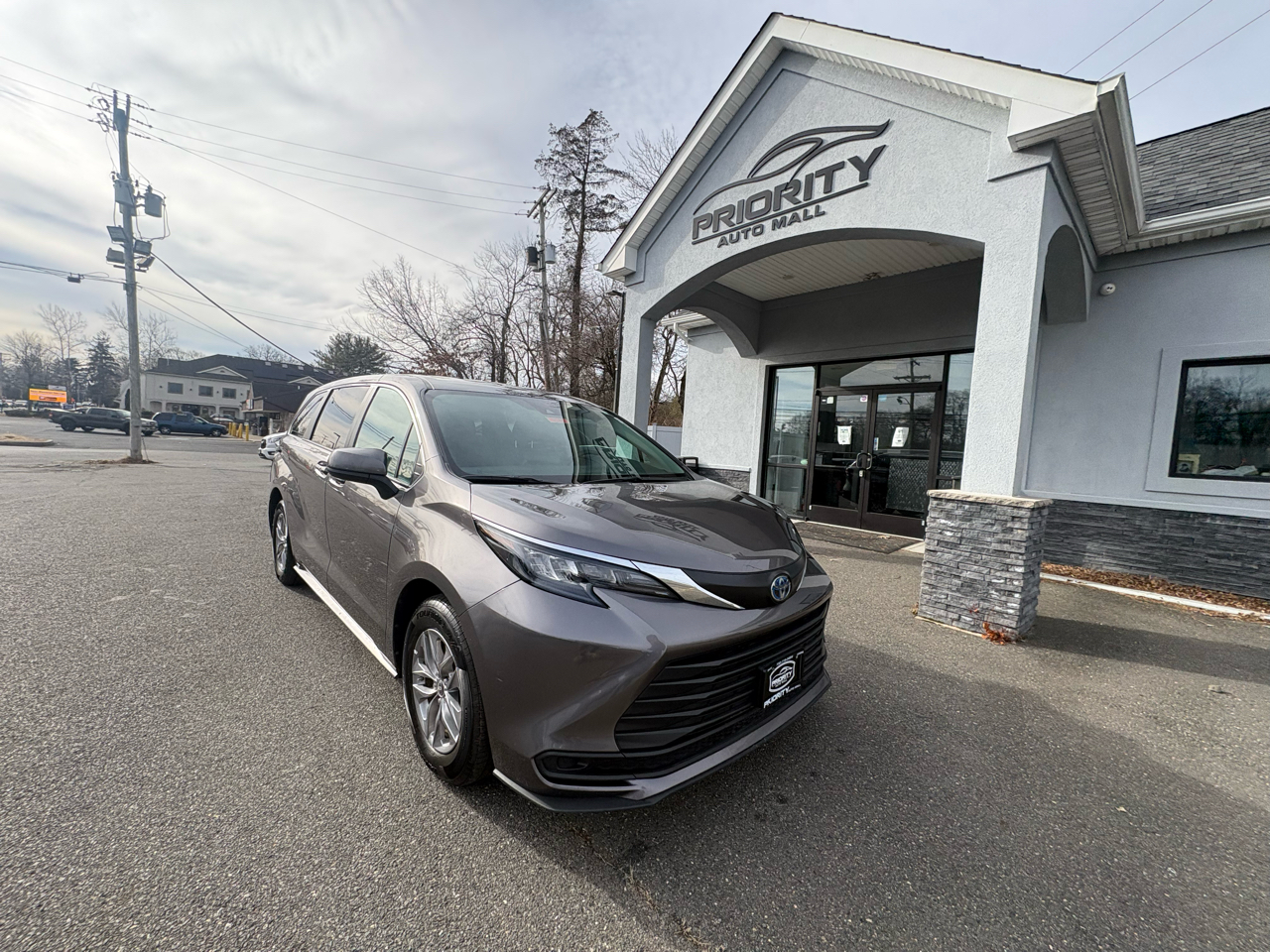 Toyota Sienna LE FWD 8-Passenger (Natl) 2021