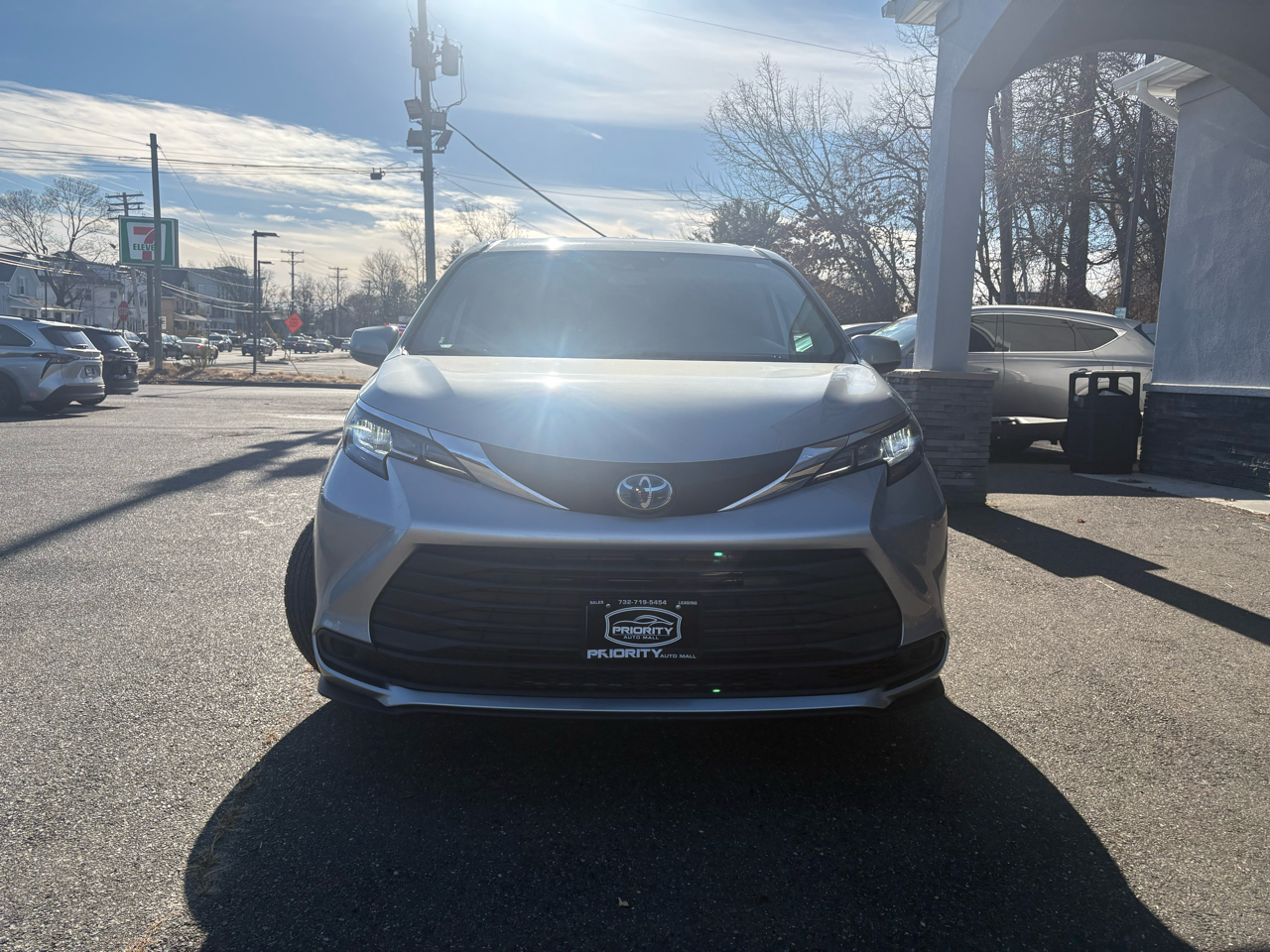 Toyota Sienna LE FWD 8-Passenger (Natl) 2021