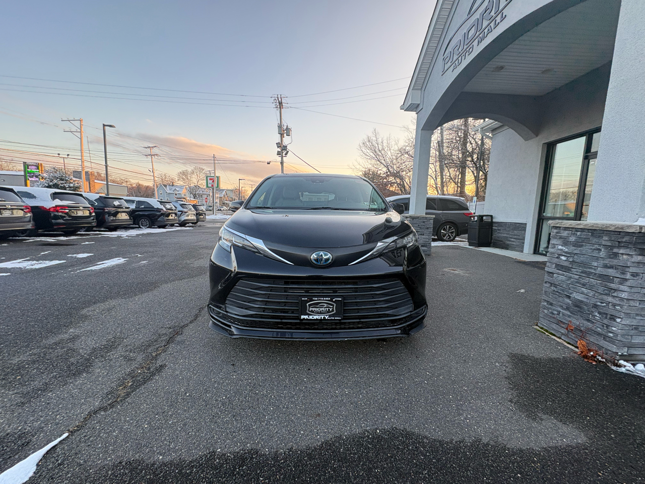 Toyota Sienna LE FWD 8-Passenger (Natl) 2021