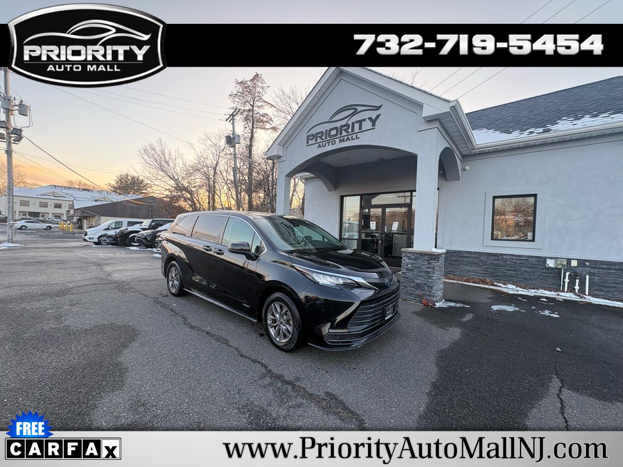 2021 Toyota Sienna LE FWD 8-Passenger (Natl)