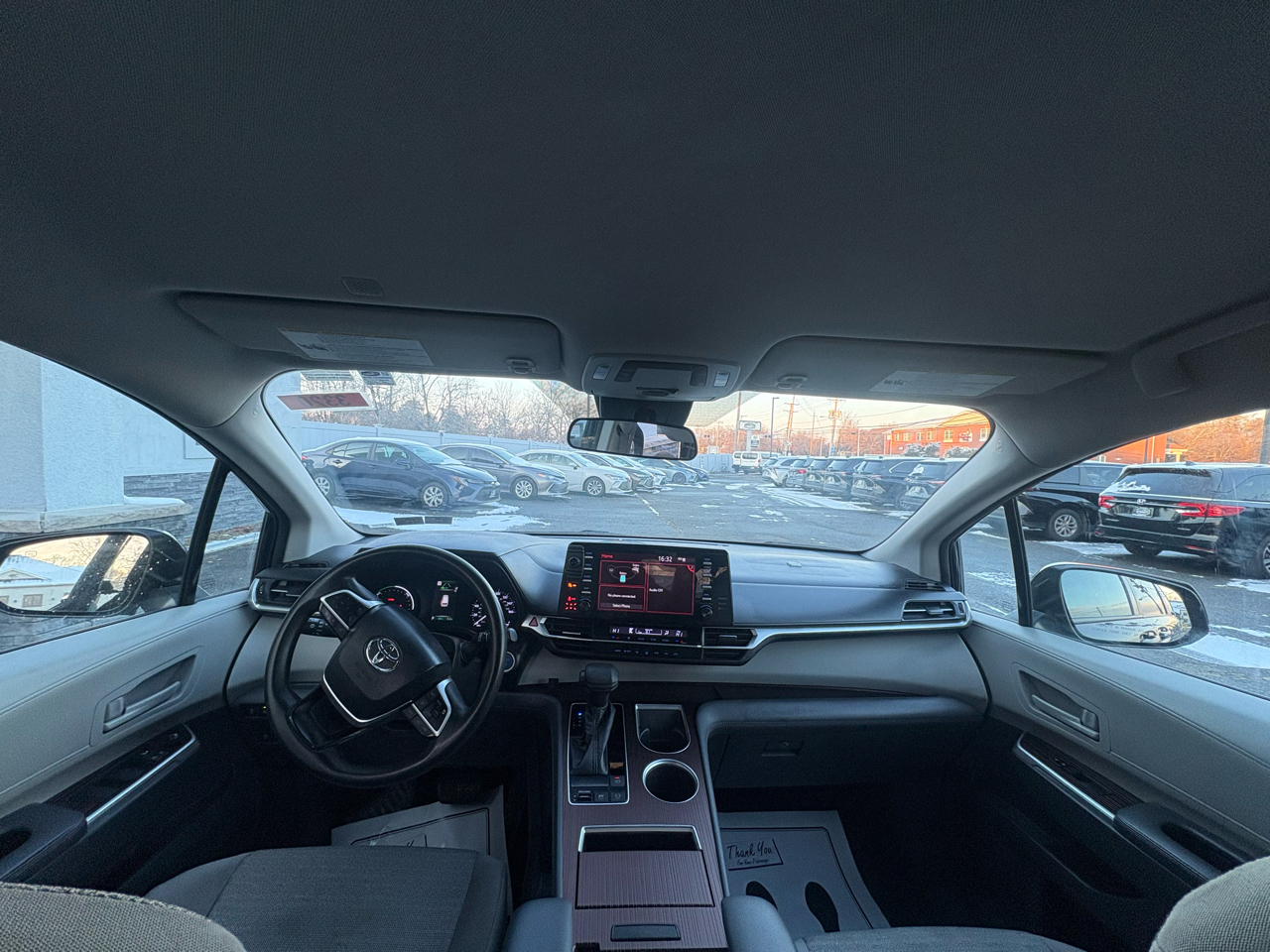 Toyota Sienna LE FWD 8-Passenger (Natl) 2021