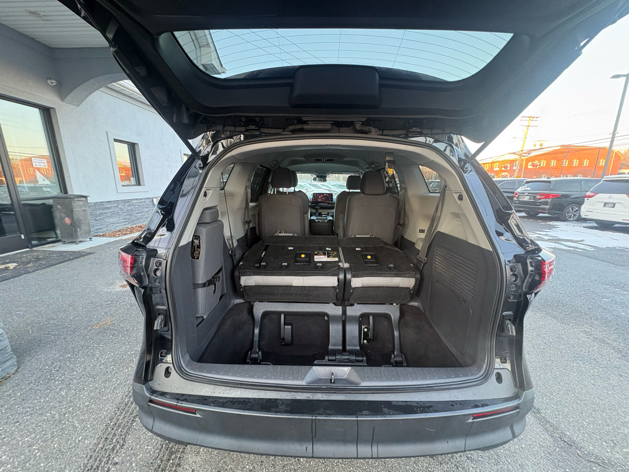 Toyota Sienna LE FWD 8-Passenger (Natl) 2021