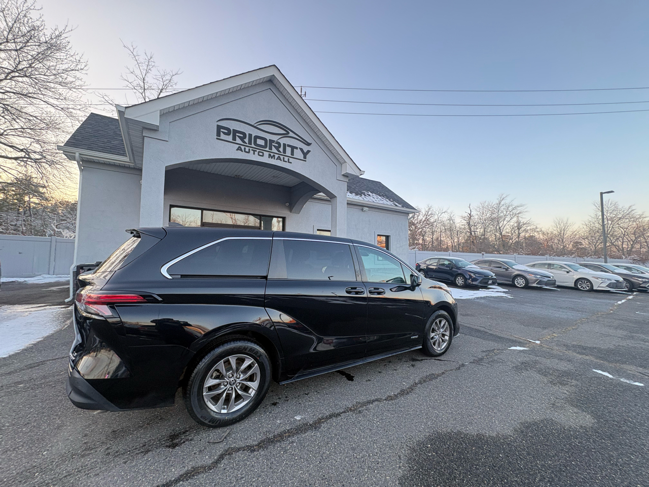 Toyota Sienna LE FWD 8-Passenger (Natl) 2021