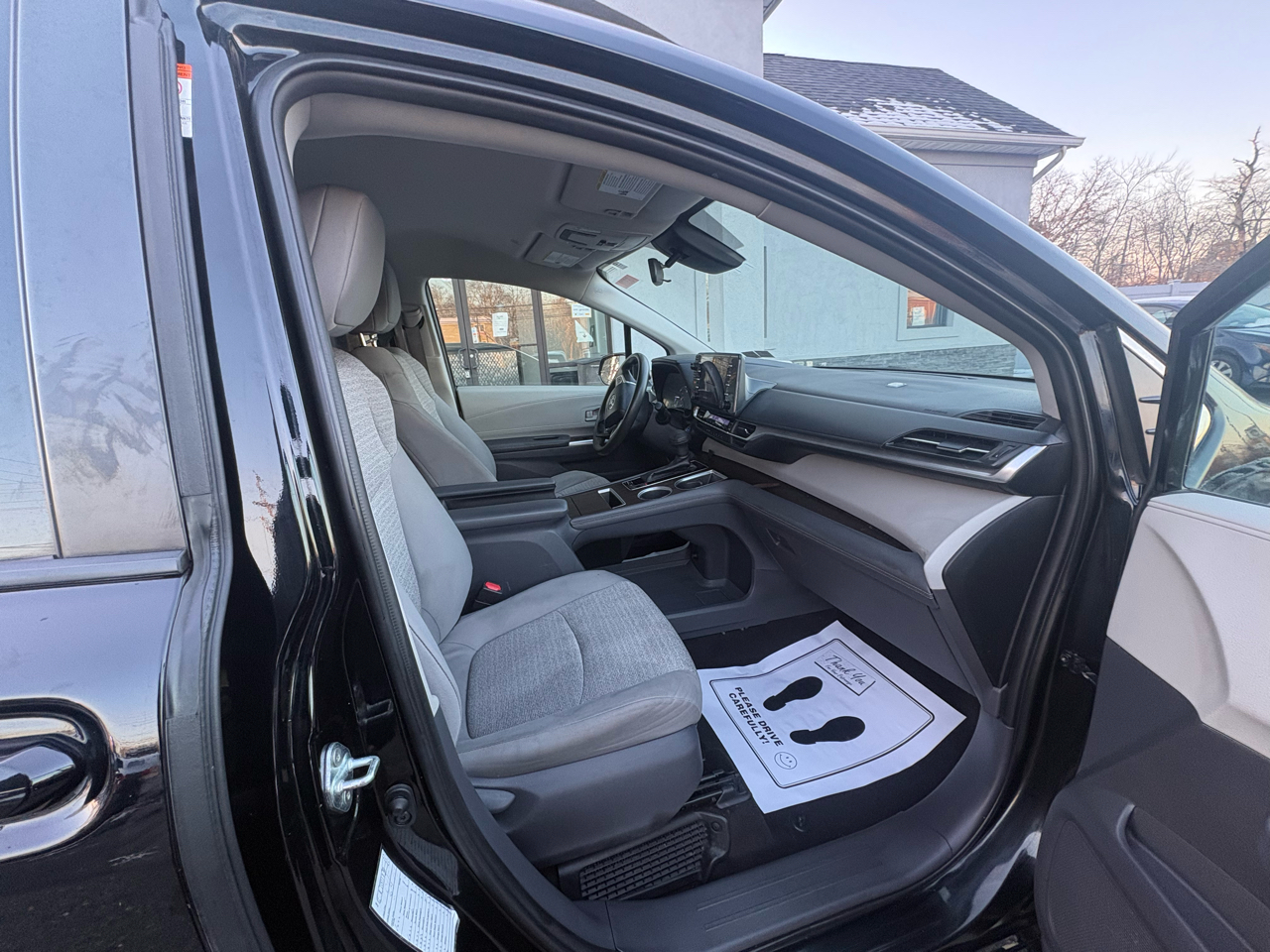 Toyota Sienna LE FWD 8-Passenger (Natl) 2021