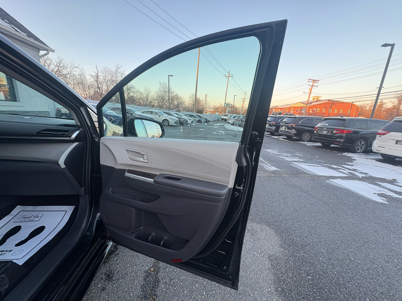 Toyota Sienna LE FWD 8-Passenger (Natl) 2021