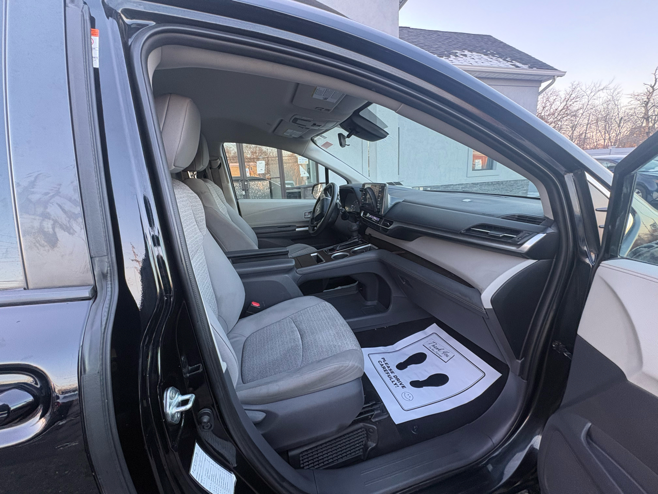 Toyota Sienna LE FWD 8-Passenger (Natl) 2021