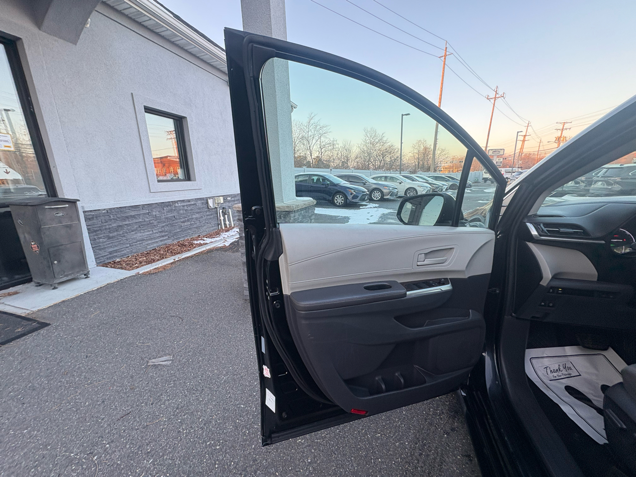 Toyota Sienna LE FWD 8-Passenger (Natl) 2021