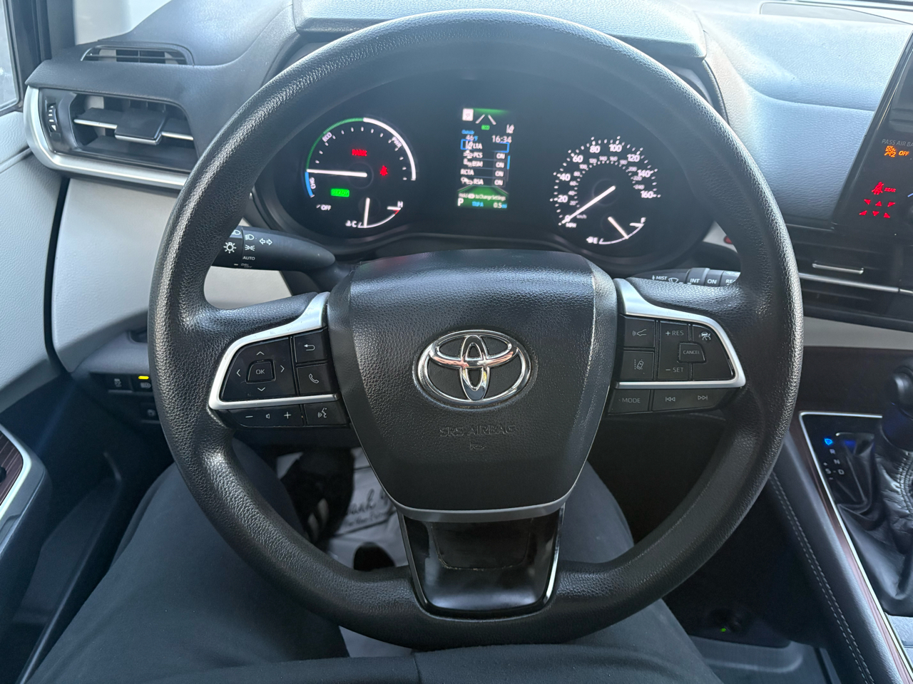 Toyota Sienna LE FWD 8-Passenger (Natl) 2021