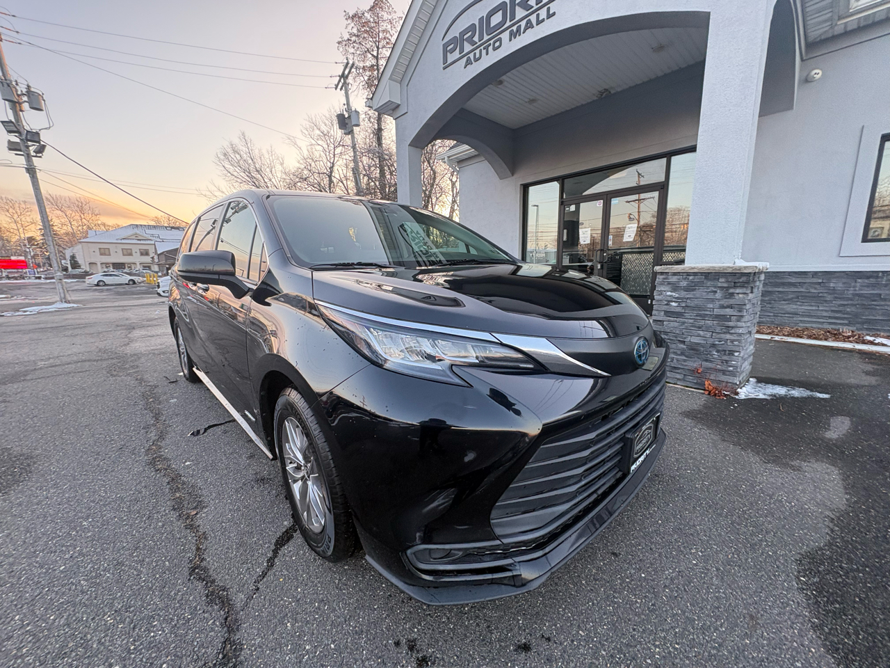 Toyota Sienna LE FWD 8-Passenger (Natl) 2021